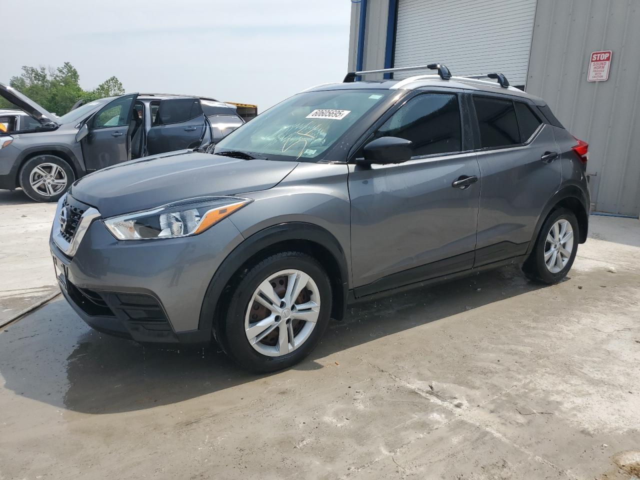  Salvage Nissan Kicks