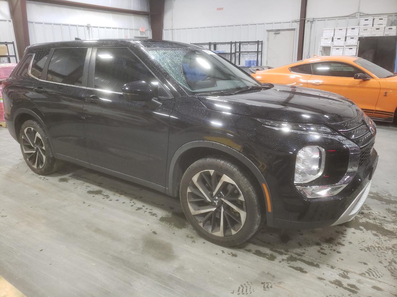 MITSUBISHI OUTLANDER SE