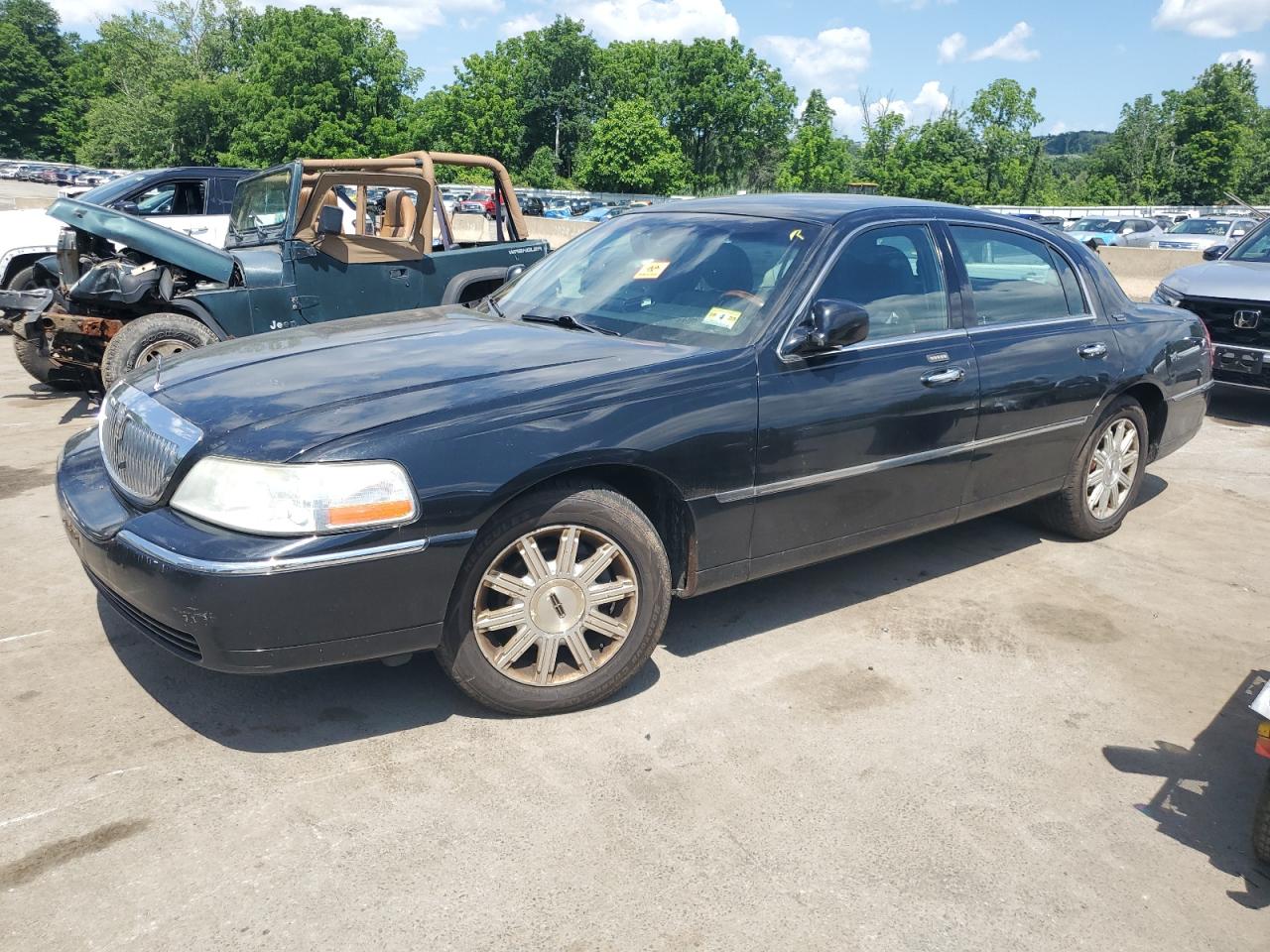 LINCOLN TOWN CAR SIGNATURE LIMITED