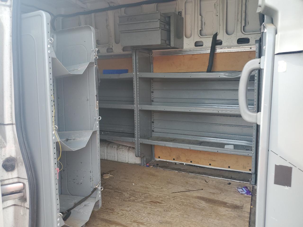 NISSAN NV2500 2500 S