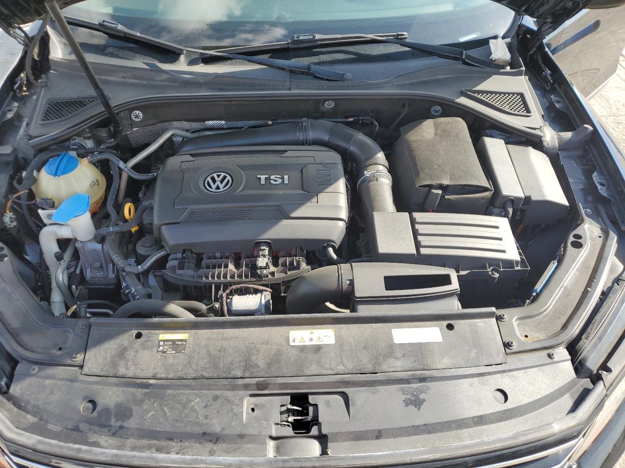 VOLKSWAGEN PASSAT SE