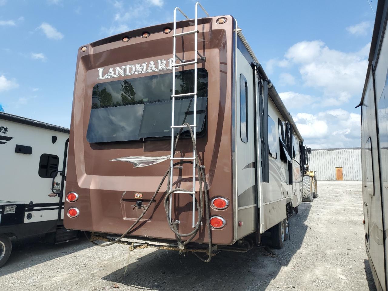 Lot #3236980480 2015 HEART LAND LANDMARK