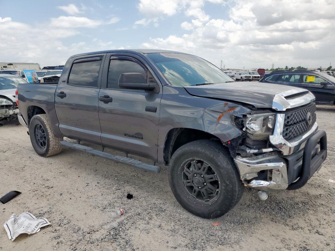 TOYOTA TUNDRA CREWMAX SR5