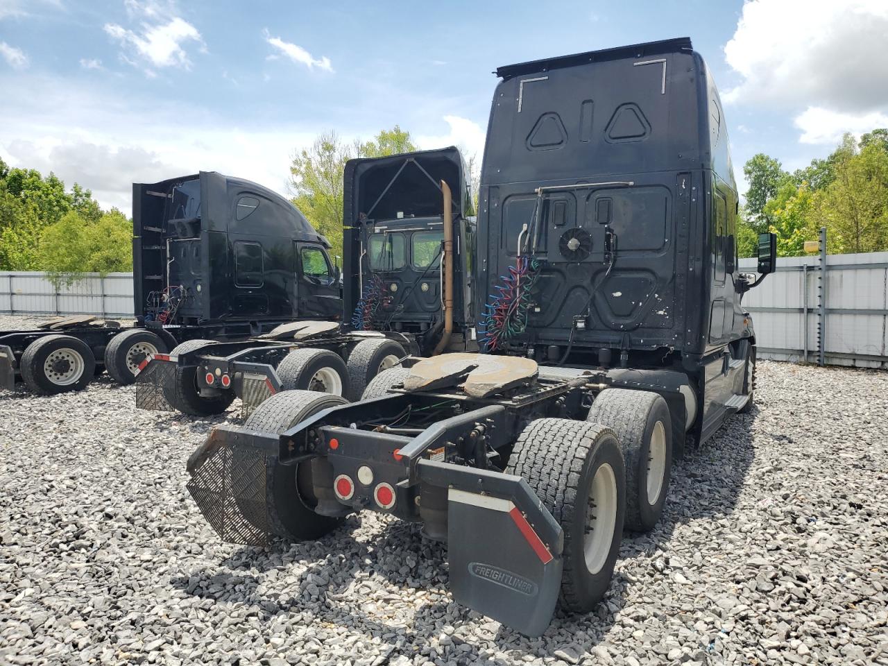 Lot #3186931836 2017 FREIGHTLINER CASCADIA 1