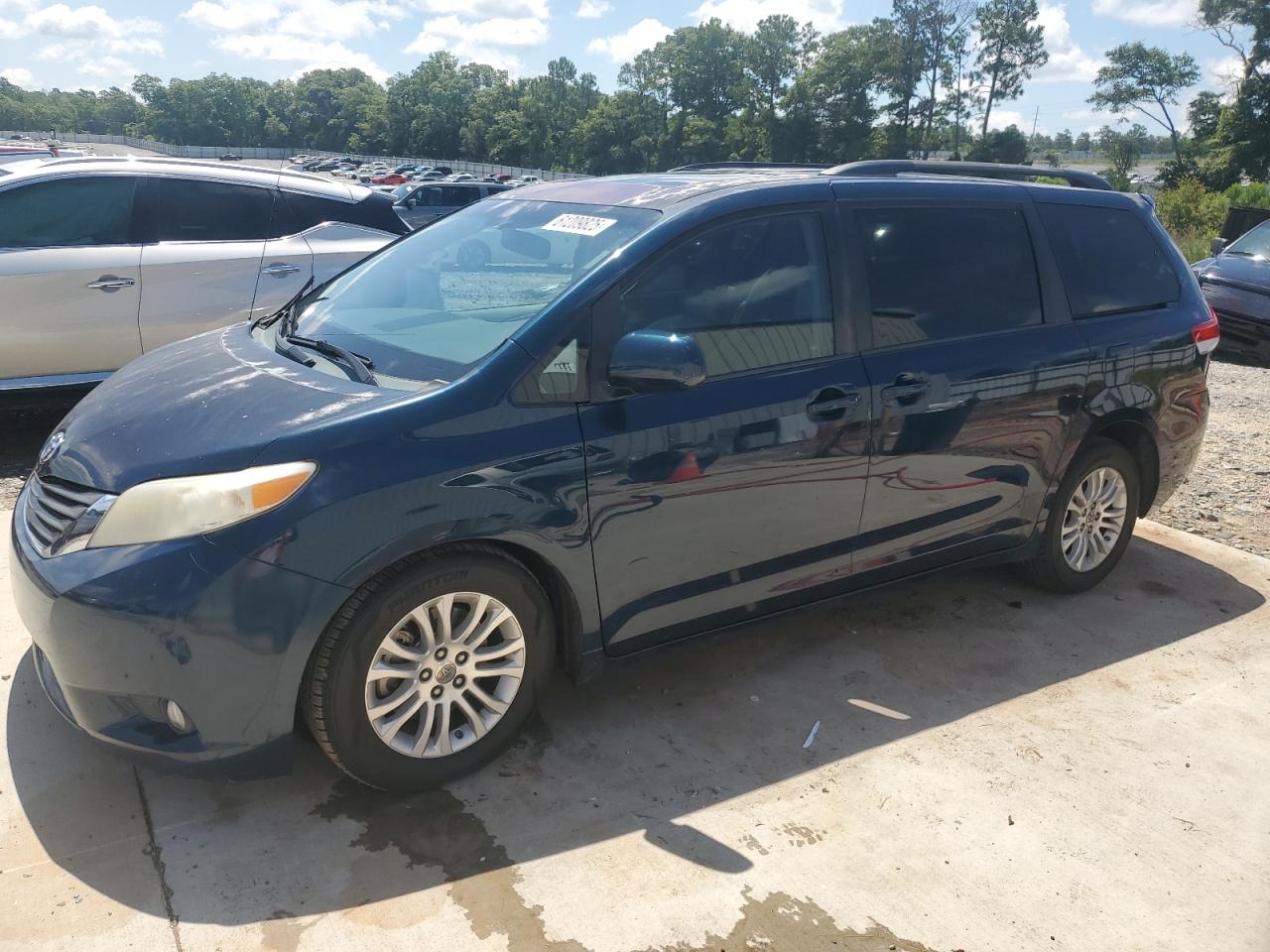 TOYOTA SIENNA XLE