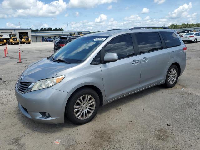 TOYOTA SIENNA XLE