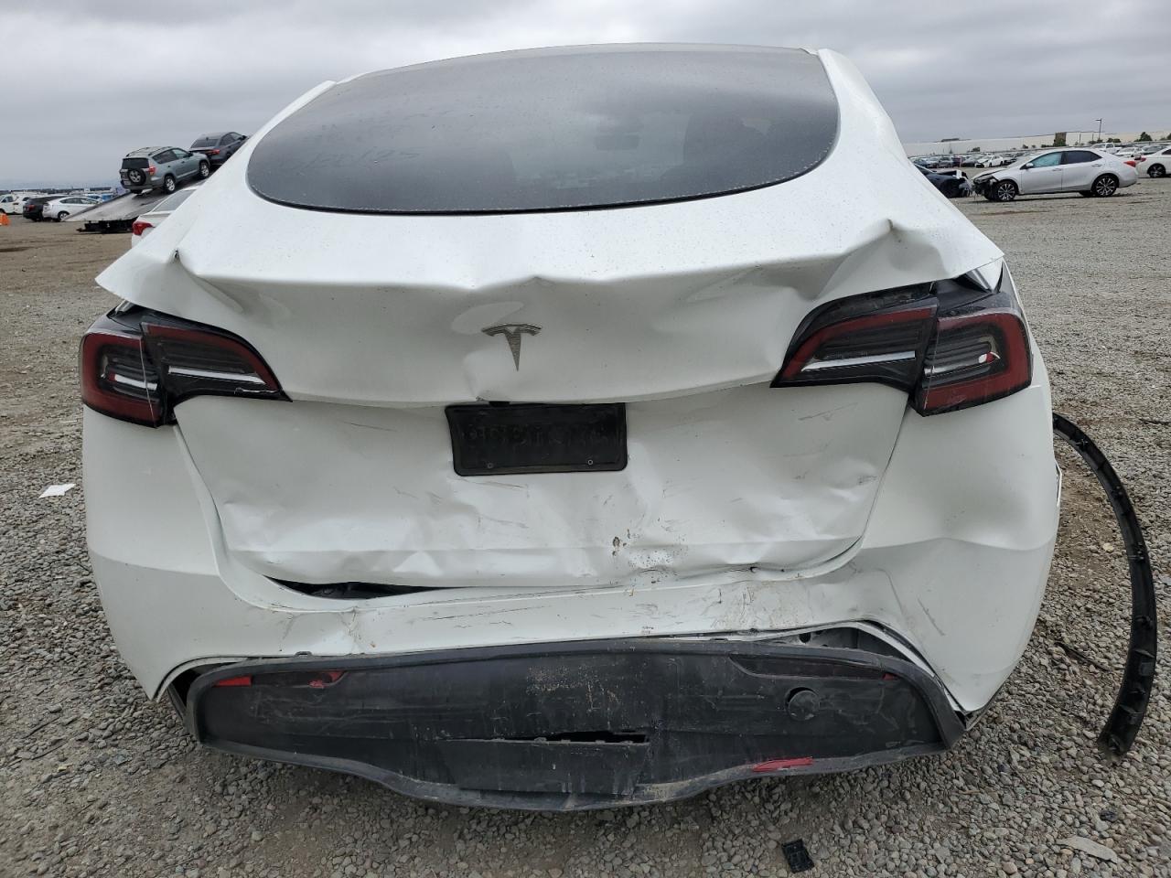 Tesla Model y 2025
