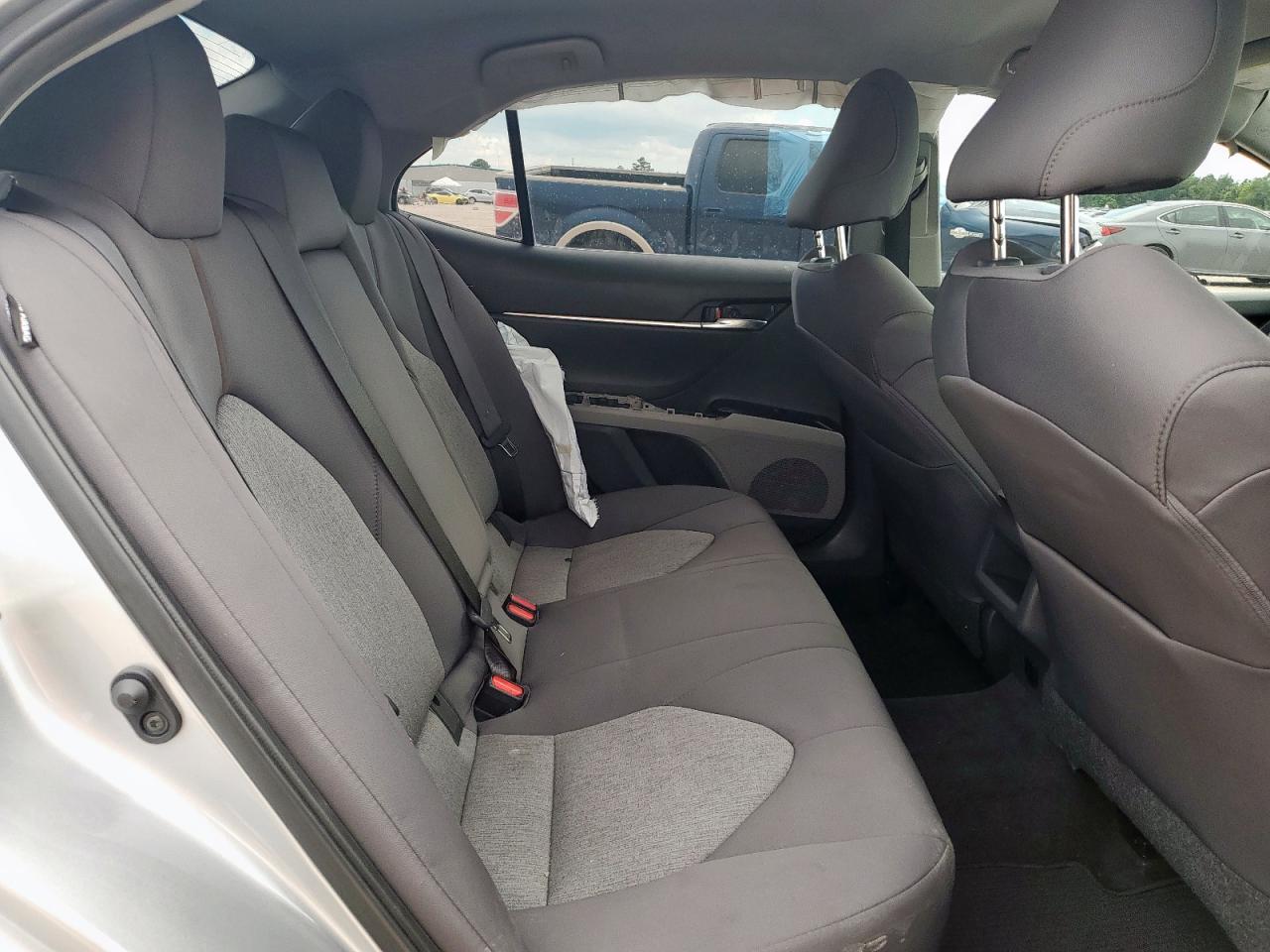 Toyota Camry le 2020