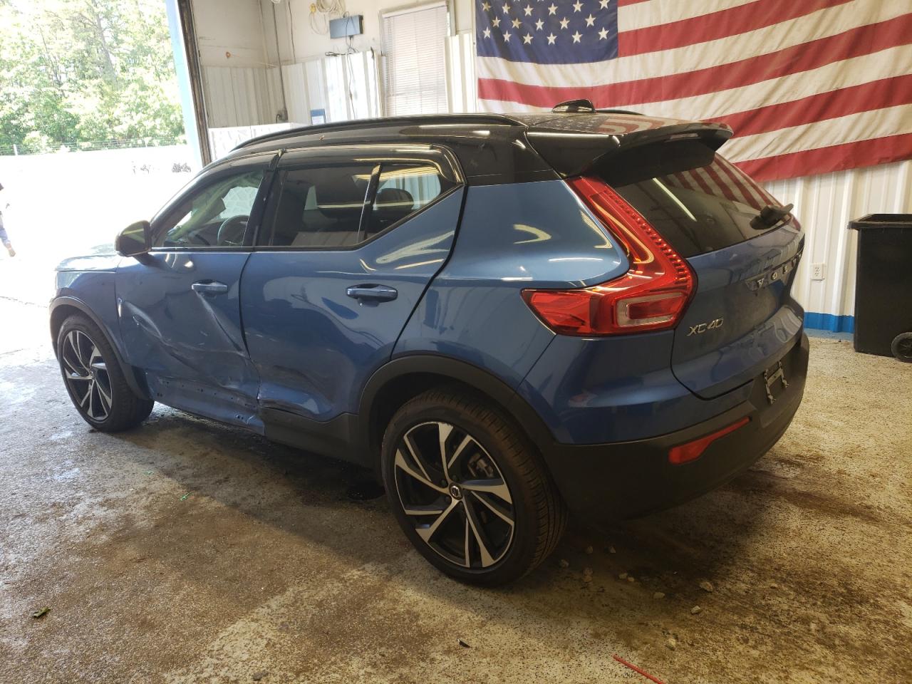 VOLVO XC40 T5 R-DESIGN