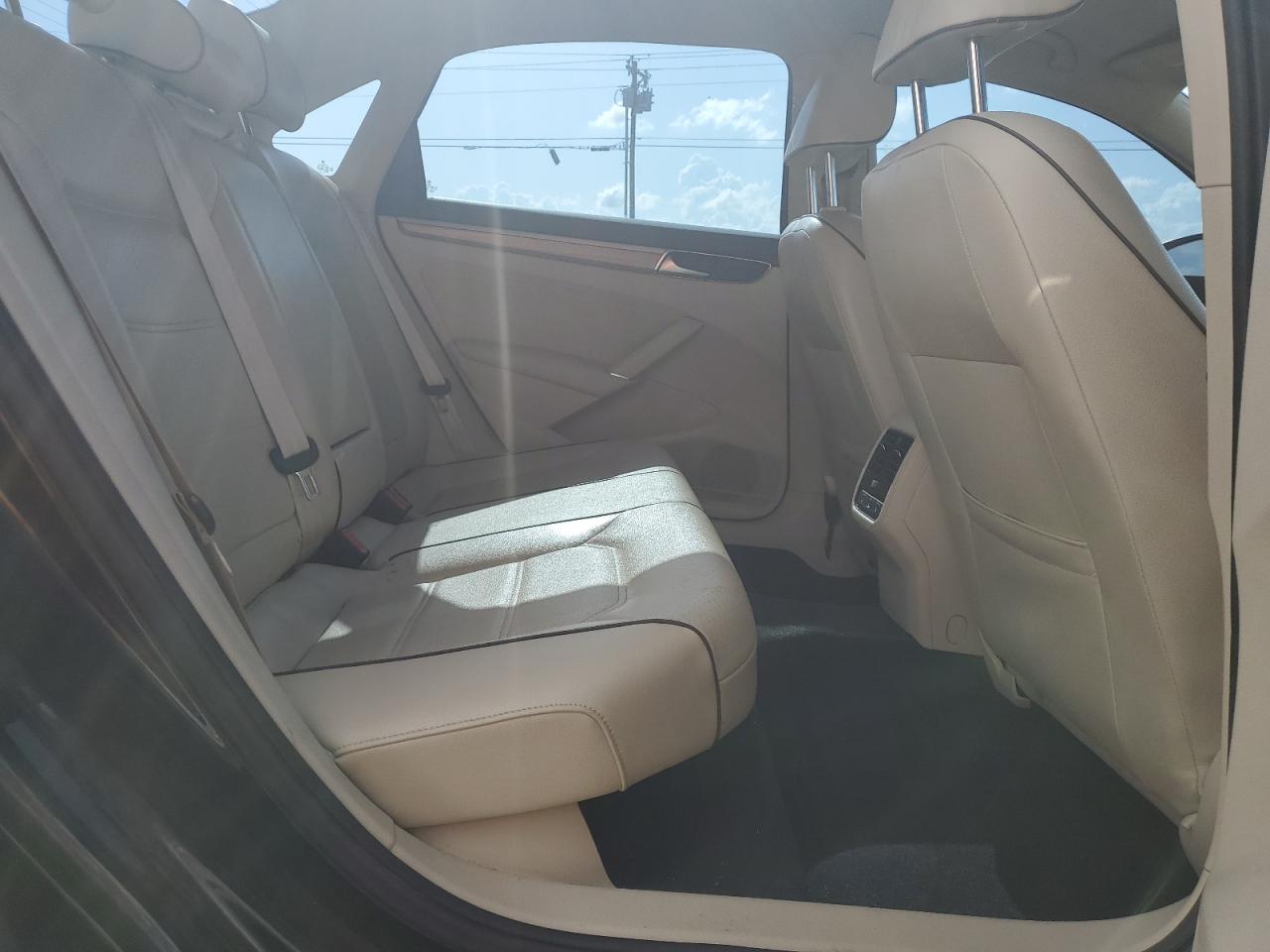 VOLKSWAGEN PASSAT SE