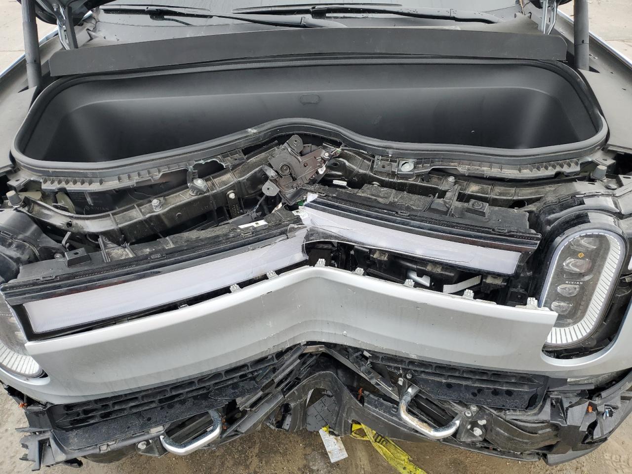 RIVIAN R1S ADVENTURE