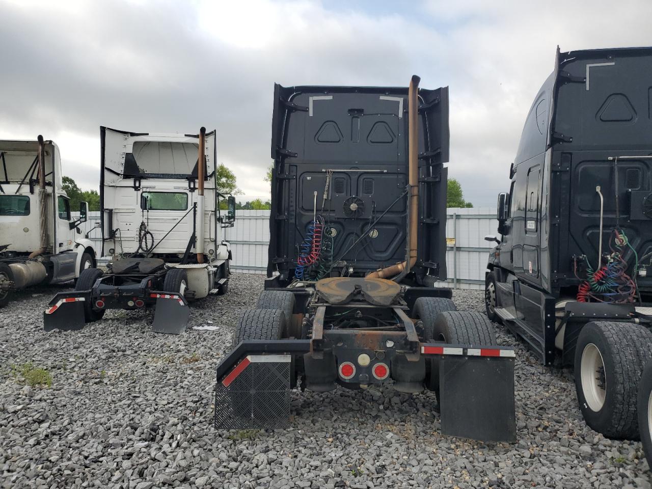 Lot #3180243168 2015 FRHT CASCADIA 1