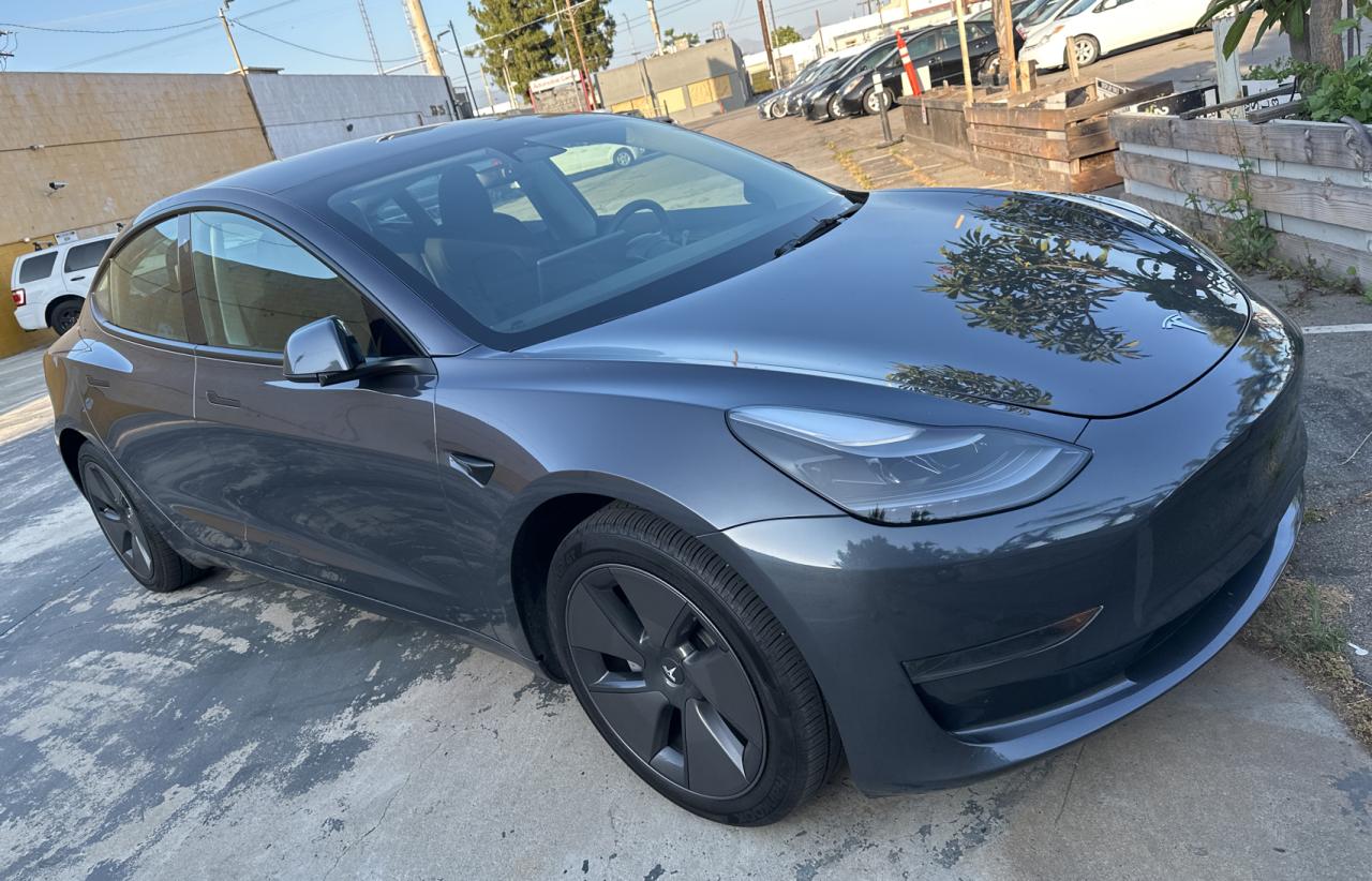 TESLA MODEL 3