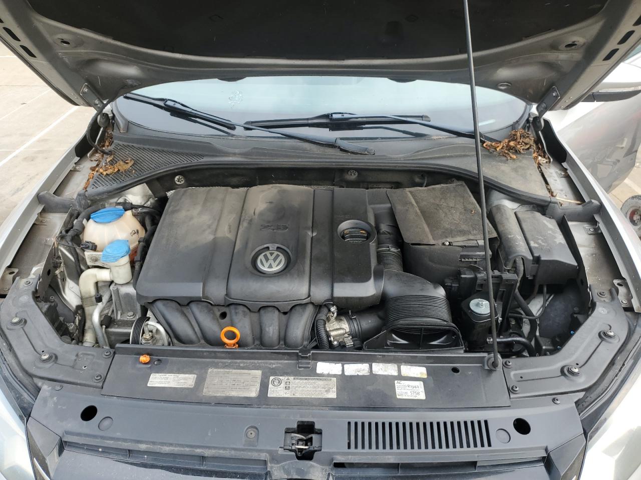 VOLKSWAGEN PASSAT SE