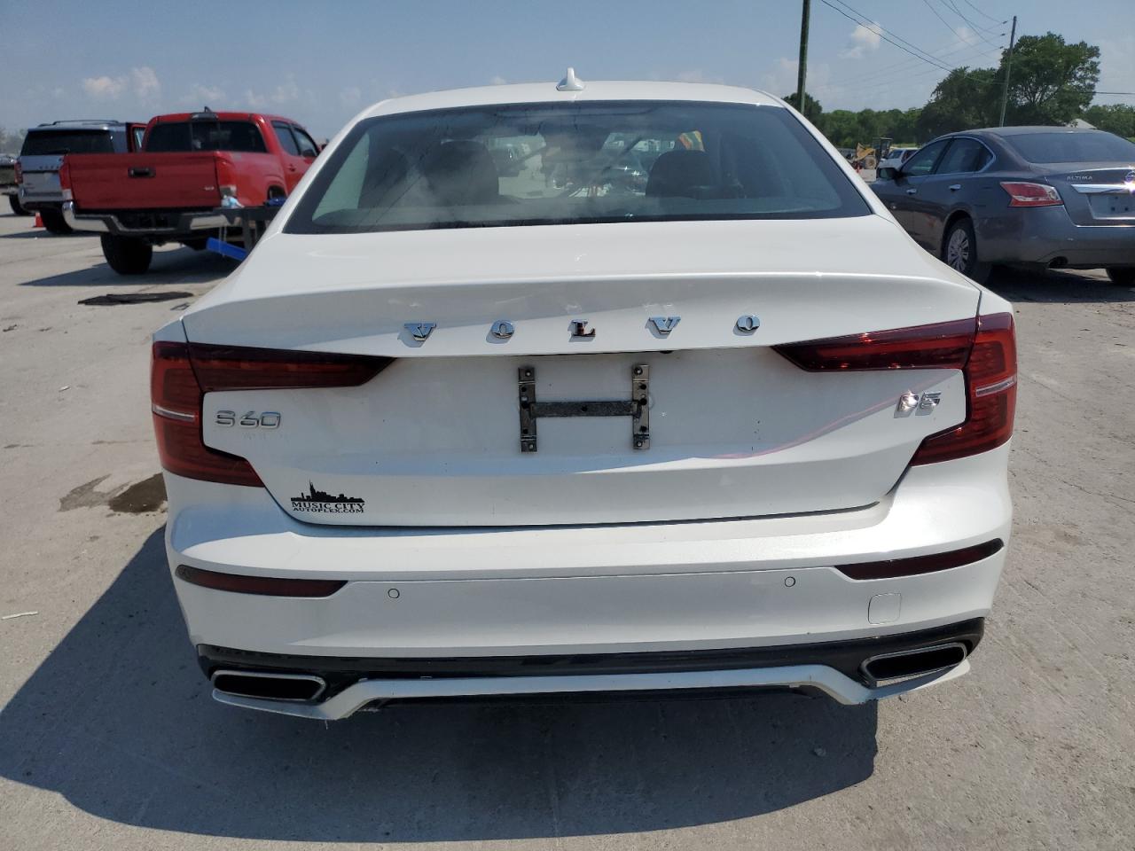 VOLVO S60 B5 MOMENTUM