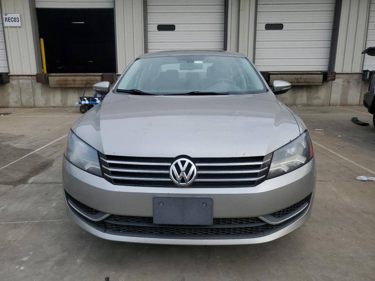 VOLKSWAGEN PASSAT SE