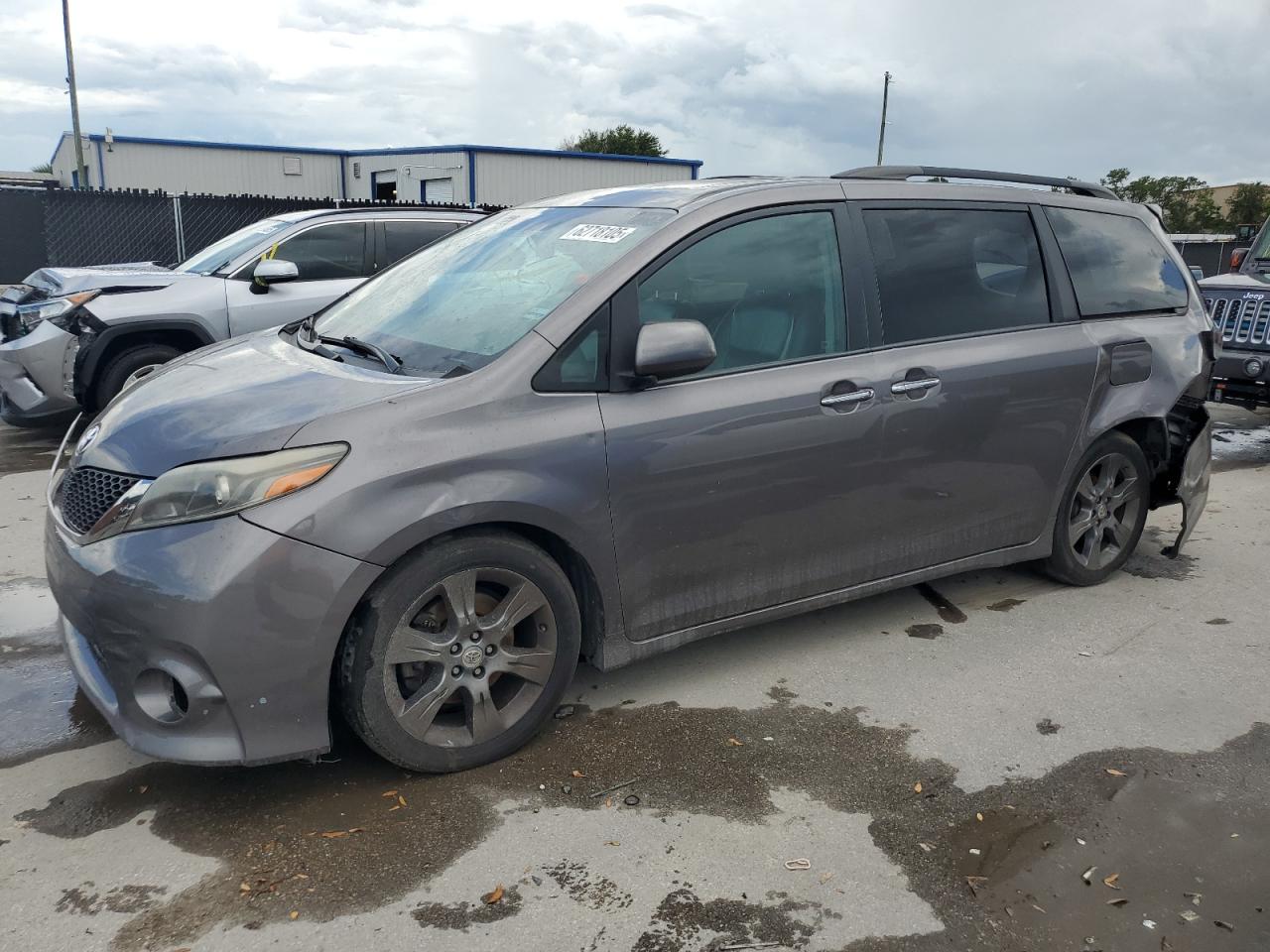 TOYOTA SIENNA SE