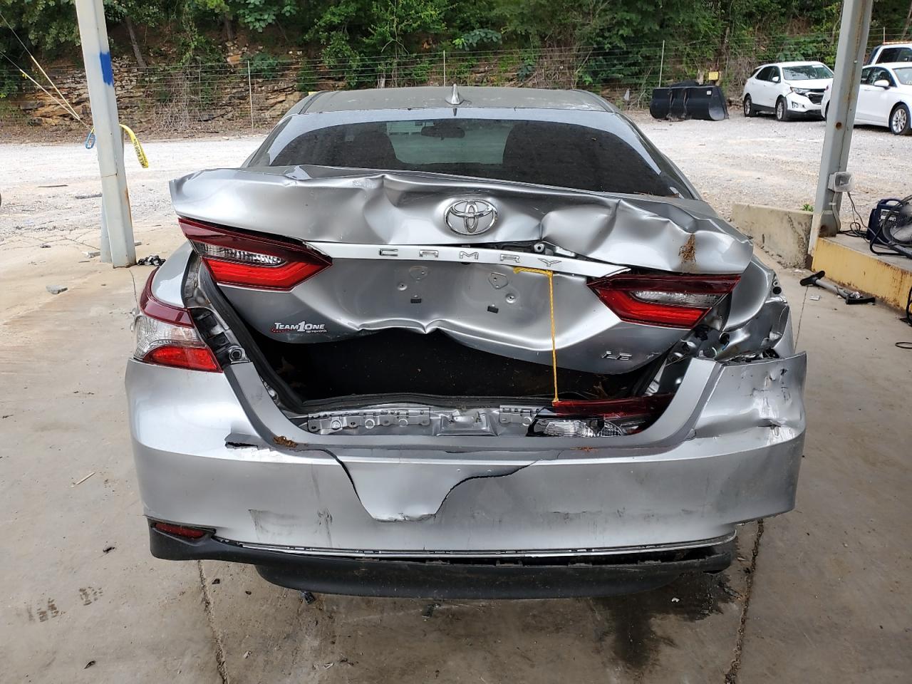 Toyota Camry le 2023