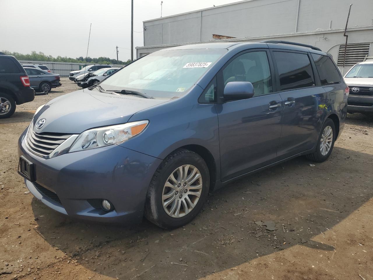 TOYOTA SIENNA XLE