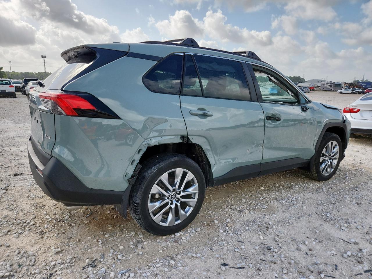TOYOTA RAV4 XLE PREMIUM