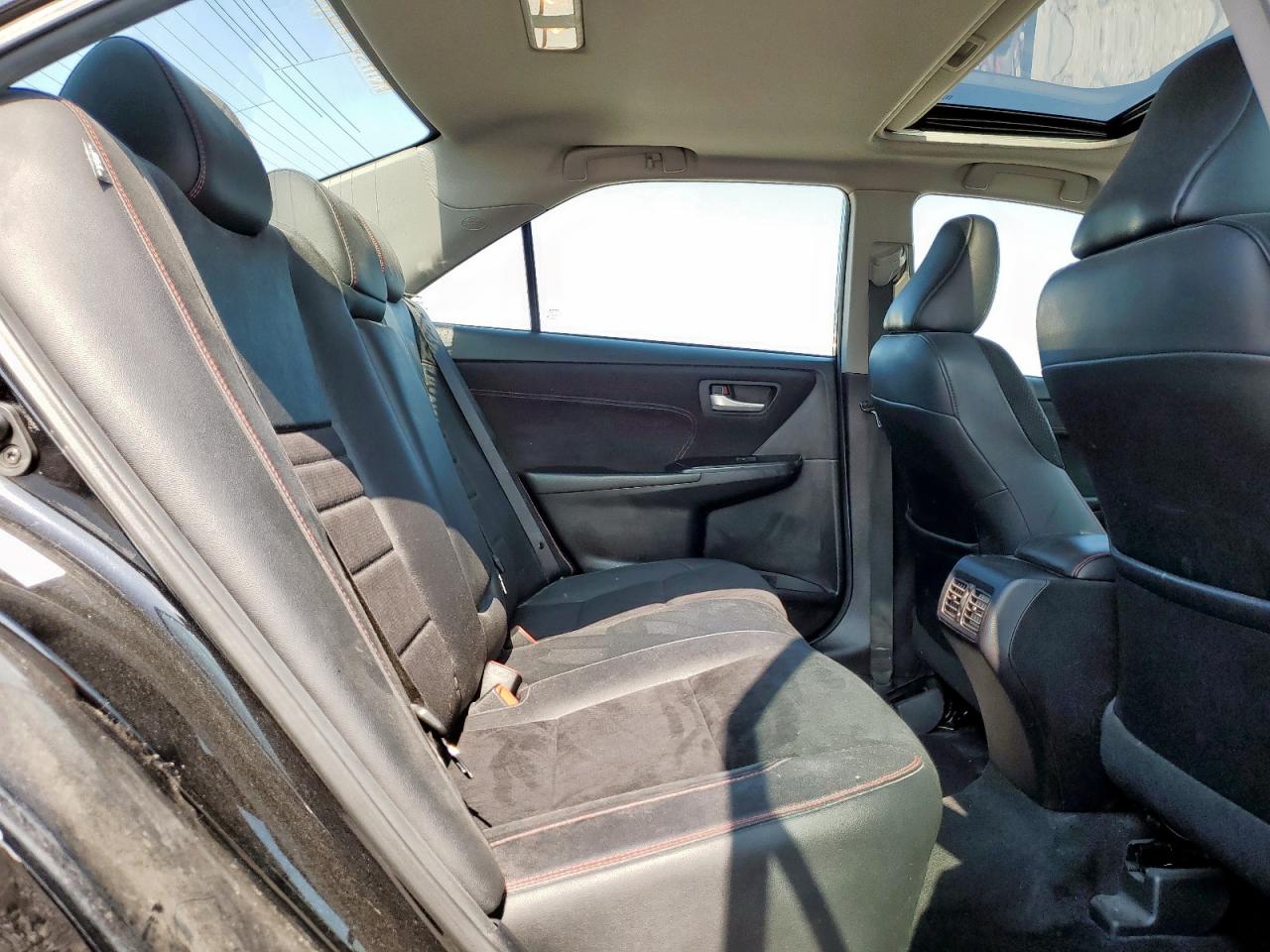 Toyota Camry le 2015
