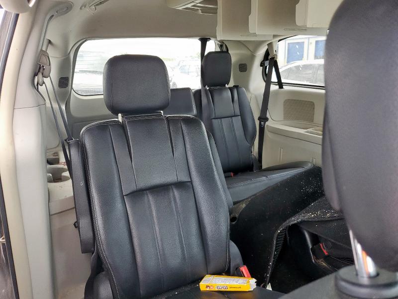 2016 CHRYSLER TOWN & COU 2C4RC1BG3GR281676
