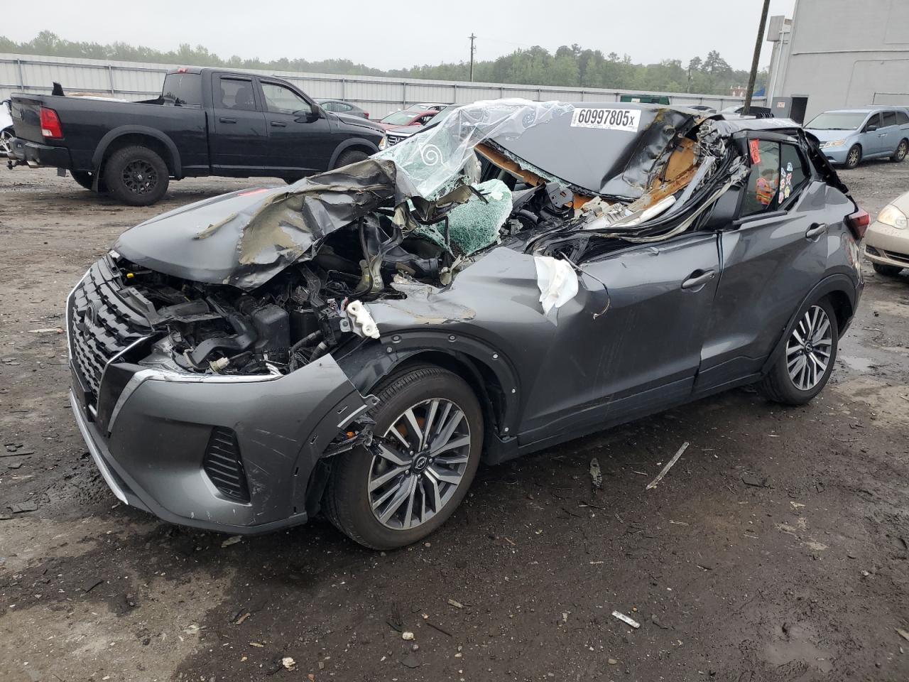 NISSAN KICKS SV