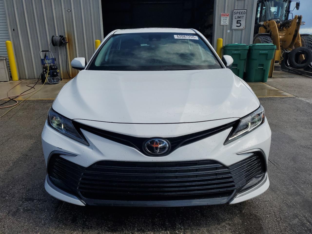 Toyota Camry le 2021