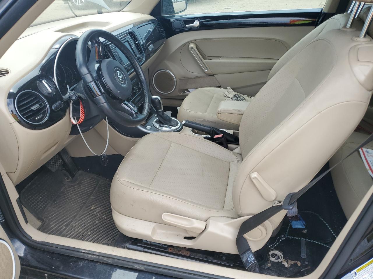 VOLKSWAGEN BEETLE SE