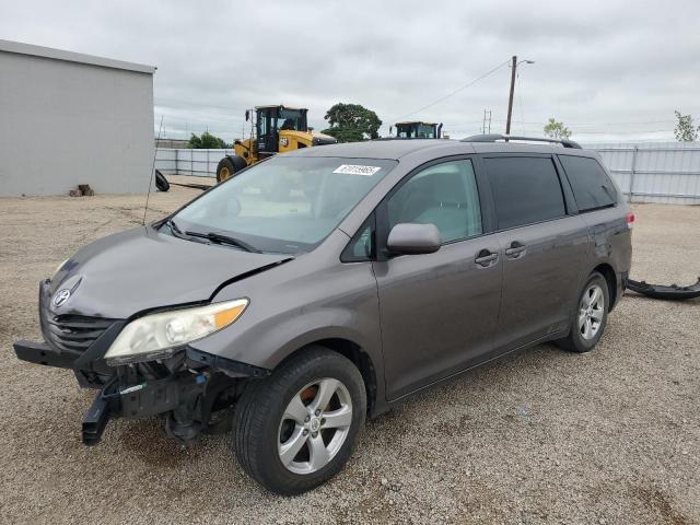 TOYOTA SIENNA LE