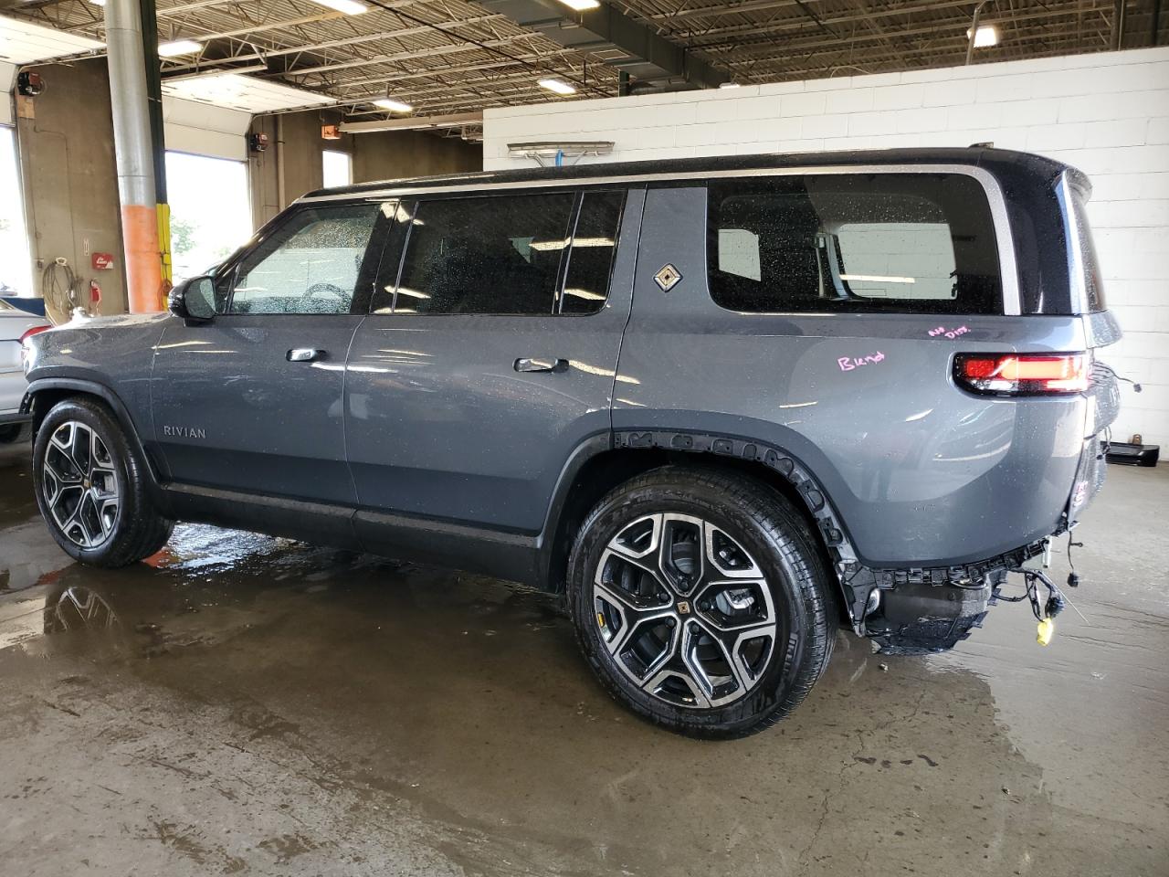 RIVIAN R1S ADVENTURE