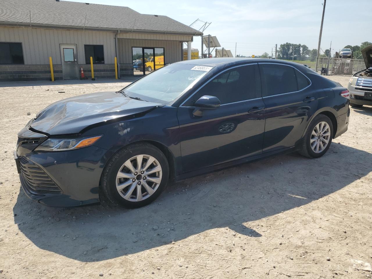 Toyota Camry le 2020