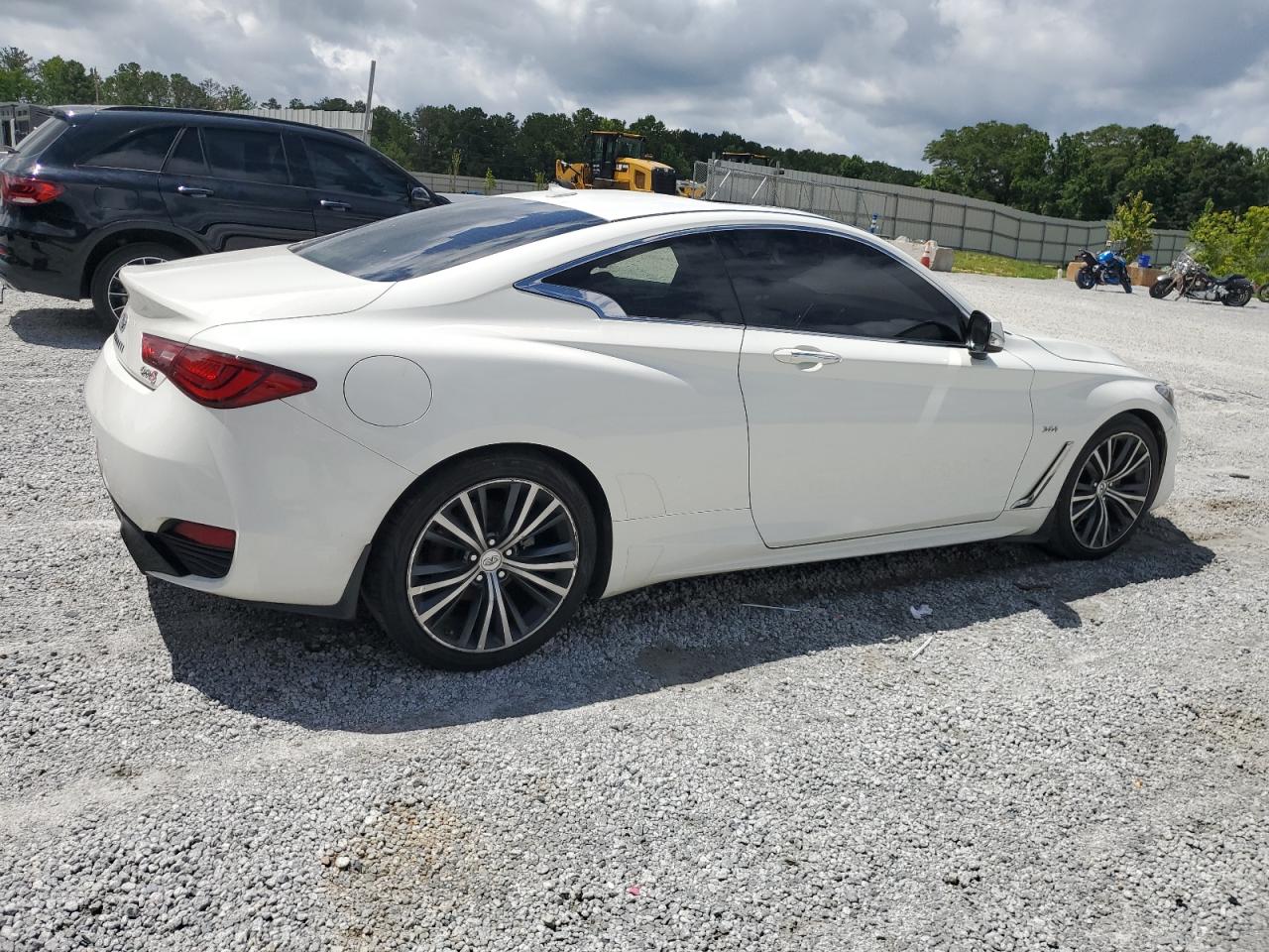 INFINITI Q60 LUXE 300