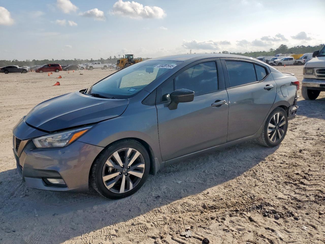 Nissan Versa sr 2020