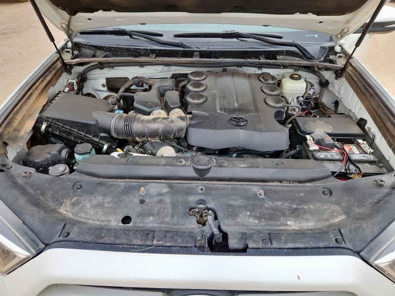 2018 TOYOTA 4RUNNER SR JTEBU5JR9J5556198