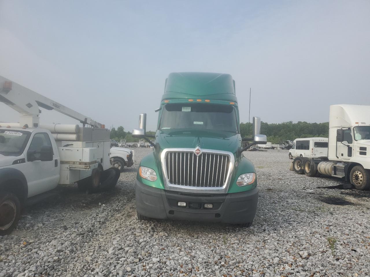 Lot #3185013245 2020 INTERNATIONAL LT625