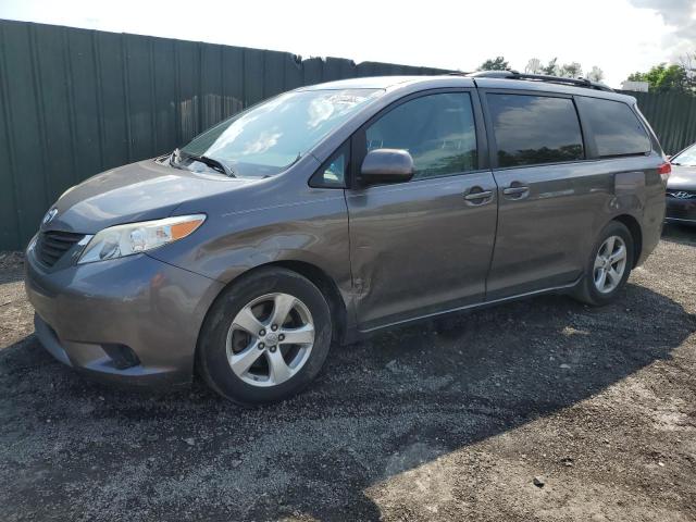 TOYOTA SIENNA LE