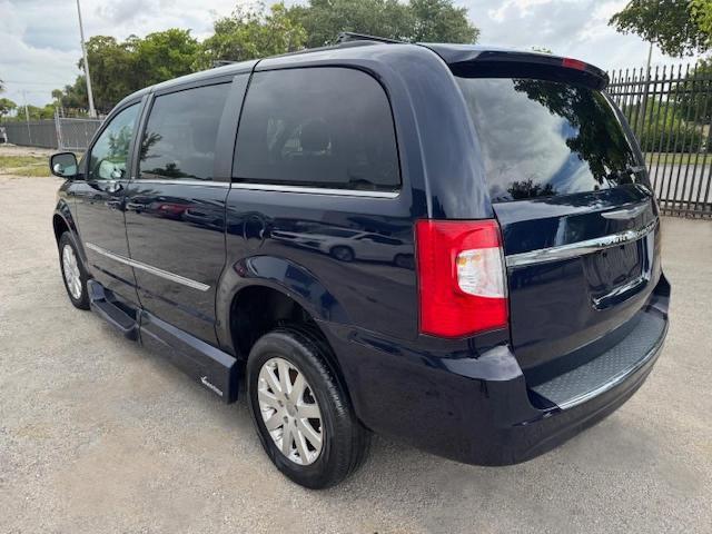 CHRYSLER TOWN & COU 2014 blue  flexible fuel 2C4RC1BG7ER271083 photo #3
