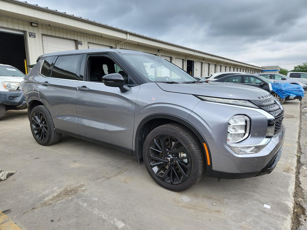 MITSUBISHI OUTLANDER SE