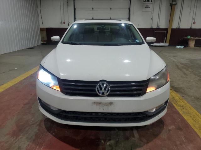 2015 VOLKSWAGEN PASSAT SE 1VWBT7A31FC023826
