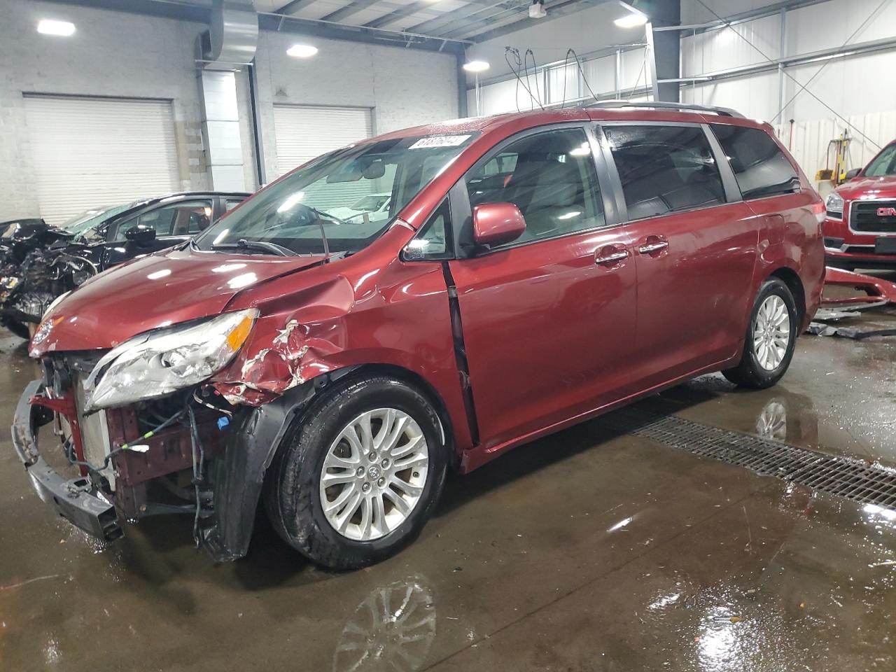 TOYOTA SIENNA XLE