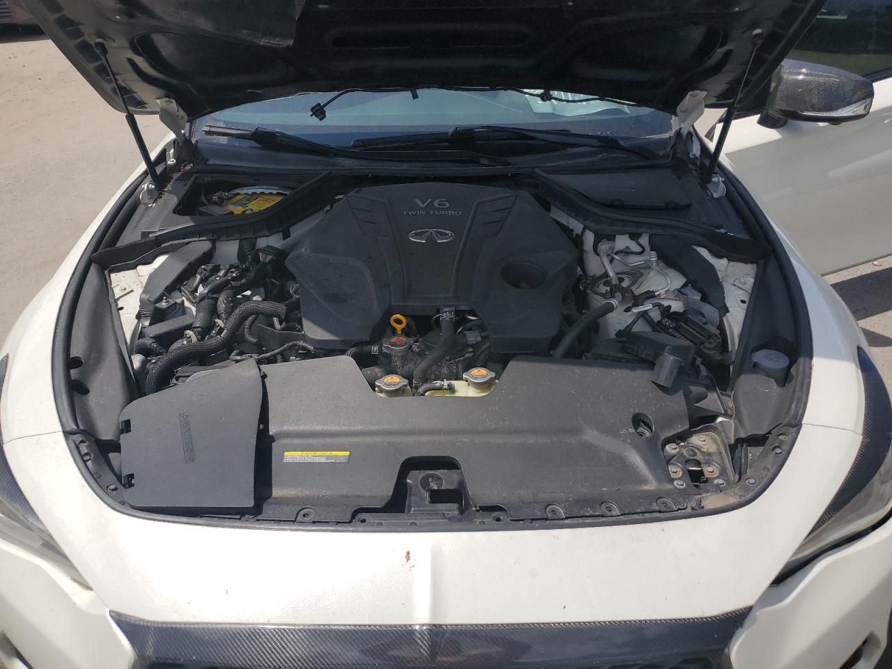 INFINITI Q60 RED SPORT 400