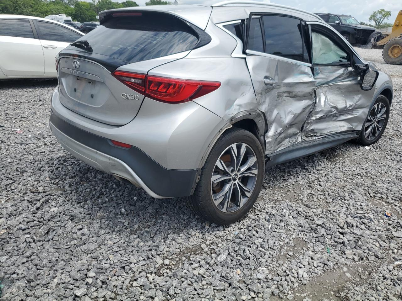 INFINITI QX30 BASE