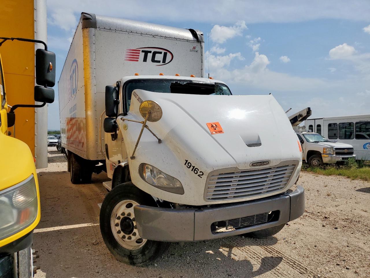  Salvage Freightliner M2 106 Med
