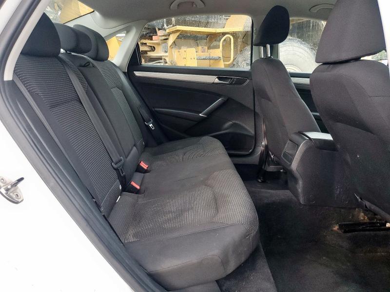 2016 VOLKSWAGEN PASSAT S - 1VWAT7A35GC057264