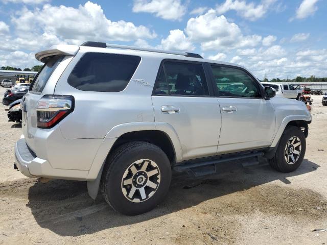 2018 TOYOTA 4RUNNER SR JTEBU5JR4J5602620