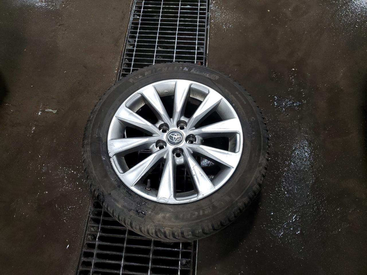 Toyota Camry le 2017