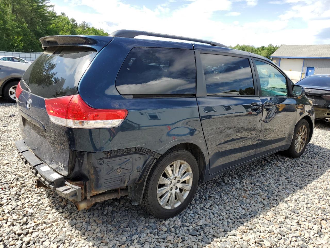 TOYOTA SIENNA XLE
