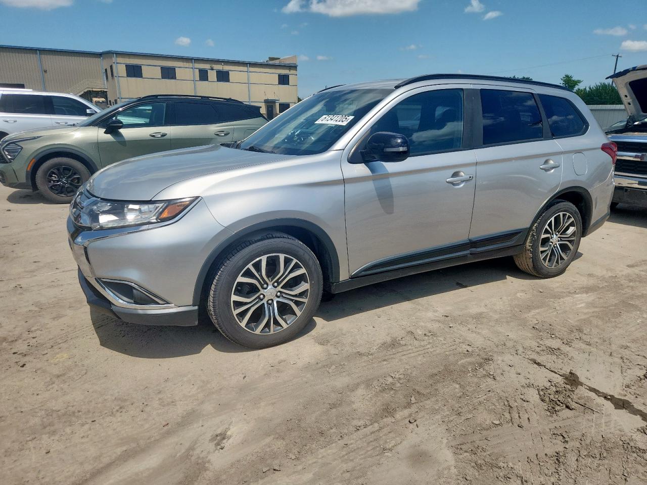 MITSUBISHI OUTLANDER SE