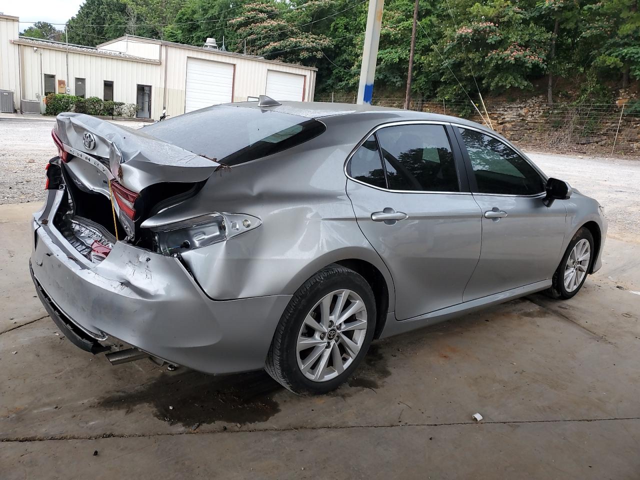Toyota Camry le 2023